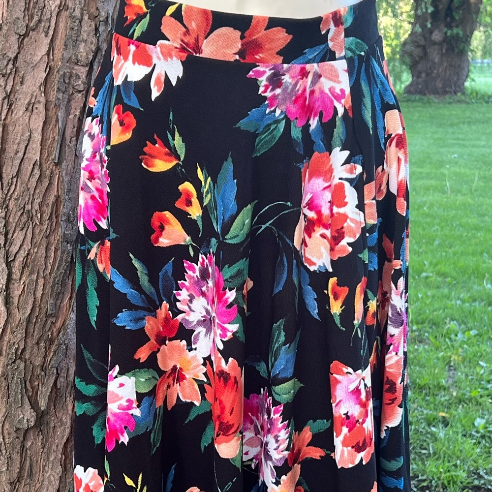 NWT Paisley Raye black floral skirt XS